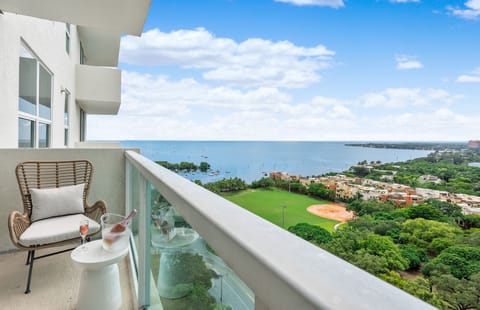 Design Studio Suite, Kitchen, Ocean View | Balcony