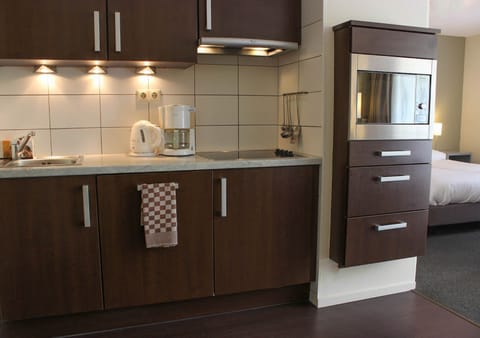 Apartment, 2 Bedrooms | Private kitchen | Highchair