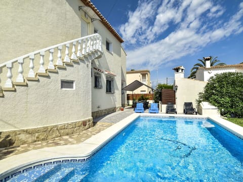 Property, Swimming Pool, Building, House, Real Estate, Blue, Estate, Home, Villa, Azure
