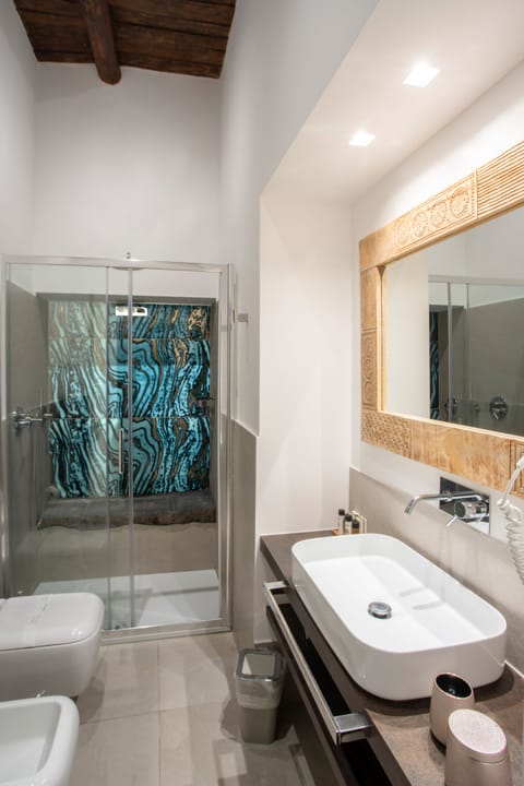 Deluxe Double Room (Alleria) | Bathroom | Shower, hydromassage showerhead, hair dryer, bidet