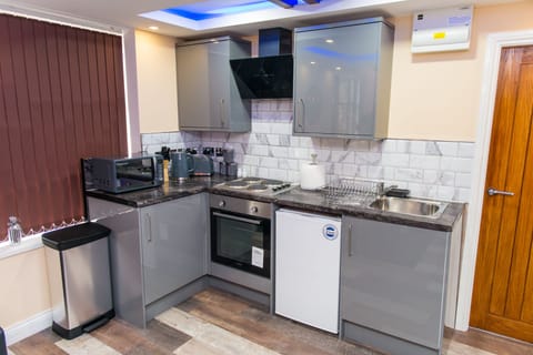 Executive Apartment, Ensuite | Private kitchen