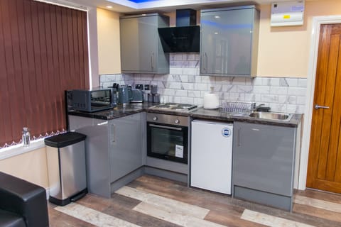 Executive Apartment, Ensuite | Private kitchen