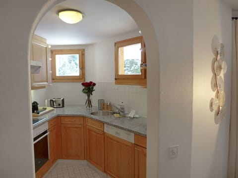 Room, Property, Furniture, Bathroom Cabinet, Building, Floor, Molding, Architecture, Interior Design, Ceiling