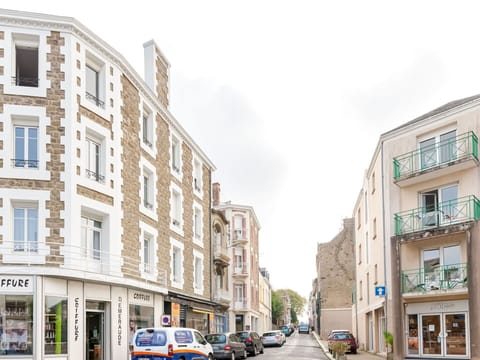 Cloud, Wheel, Sky, Building, Window, Car, Property, White