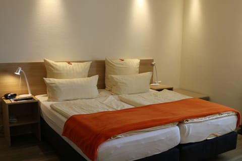 Comfort Double Room | In-room safe, desk, iron/ironing board, free WiFi