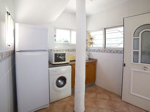 Major Appliance, Room, Laundry Room, Property, Clothes Dryer, Laundry, Home Appliance, Kitchen, Refrigerator, House