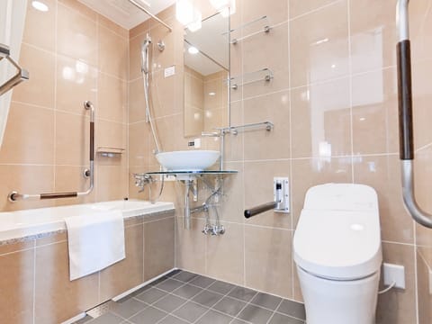 Deluxe Twin Room, Non Smoking | Bathroom | Combined shower/tub, deep soaking tub, free toiletries, hair dryer