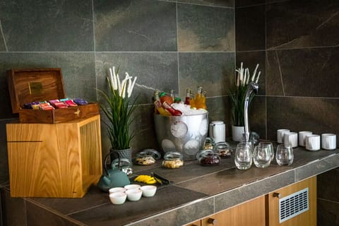 Couples treatment rooms, sauna, steam room, body treatments