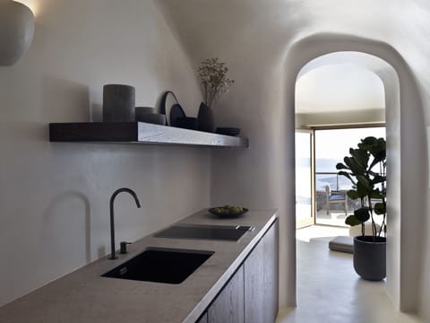 Villa (Alpha) | Private kitchen | Fridge, stovetop, espresso maker, coffee/tea maker