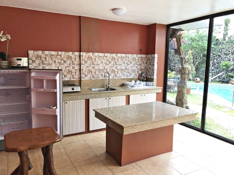 Villa Mar | Private kitchenette | Full-size fridge, microwave, stovetop, electric kettle