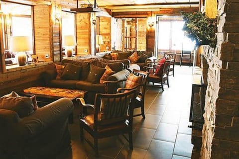 Breakfast, lunch, dinner served; Regional cuisine 