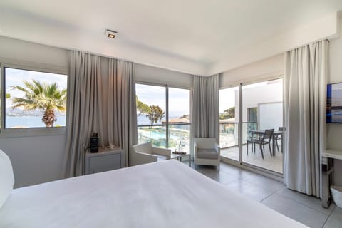 Prestige White Sea | Premium bedding, minibar, in-room safe, soundproofing