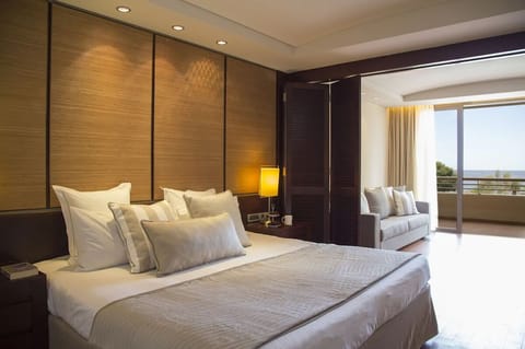 Junior Suite, Golf View | Premium bedding, minibar, in-room safe, desk