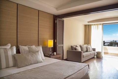 Family Room, Sea View | Premium bedding, minibar, in-room safe, desk