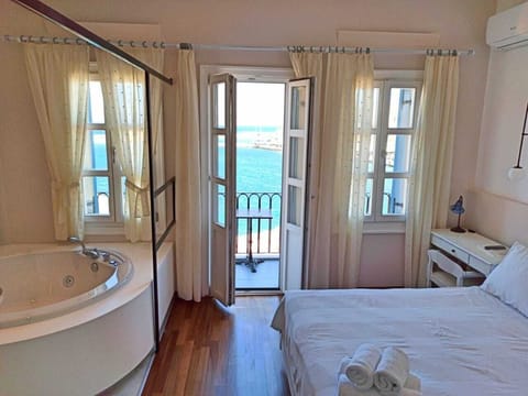 Superior Double Room, Sea View | Individually decorated, blackout drapes, iron/ironing board, free WiFi