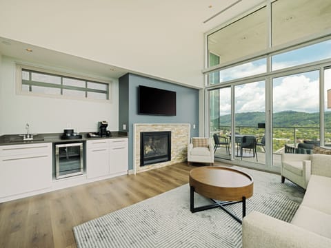 Suite, 1 Bedroom | Hypo-allergenic bedding, in-room safe, desk, laptop workspace