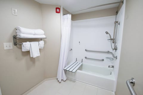 Studio, 1 King Bed, Non Smoking | Bathroom | Free toiletries, hair dryer, towels