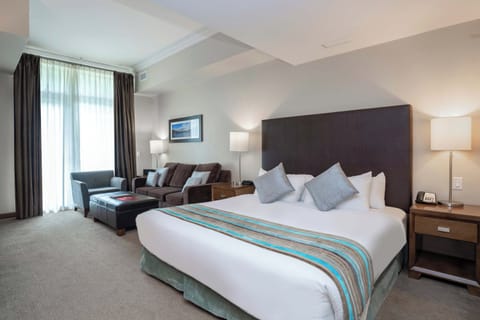 Studio Suite, 1 King Bed with Sofa bed | Premium bedding, in-room safe, WiFi, bed sheets