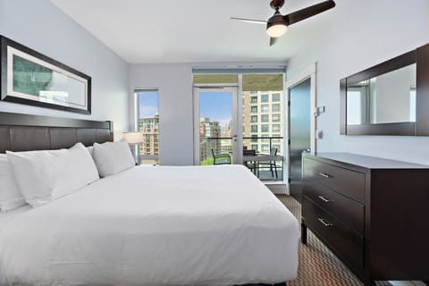 Suite, 1 Bedroom (Preferred View) | Egyptian cotton sheets, premium bedding, pillowtop beds, in-room safe