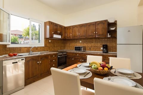 Villa | Private kitchen | Full-size fridge, microwave, oven, dishwasher