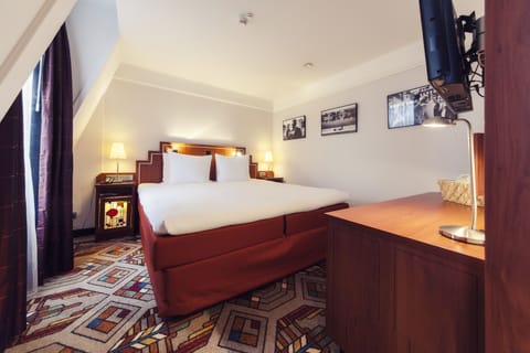 Master Suite with canal view | Premium bedding, down comforters, free minibar, in-room safe