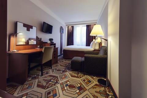 Comfy Room with canal view | Premium bedding, down comforters, free minibar, in-room safe