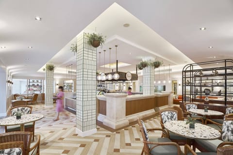 7 restaurants, breakfast, lunch, dinner served; Thai cuisine