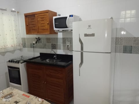 Basic Apartment | Private kitchen | Fridge, microwave, oven, stovetop