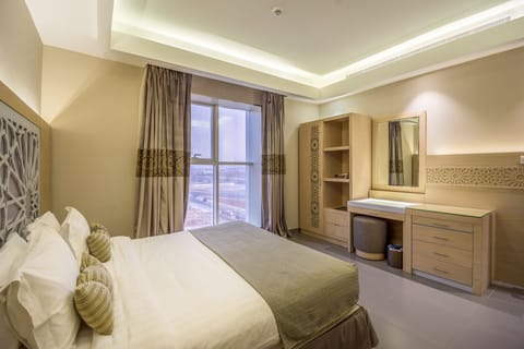 Deluxe Suite | In-room safe, individually furnished, soundproofing, iron/ironing board