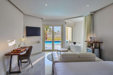 Swim up Suite | 1 bedroom, minibar, in-room safe, individually decorated