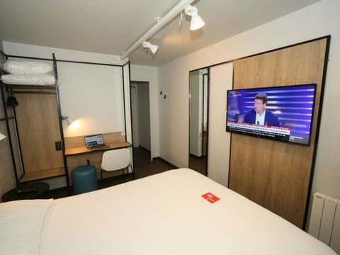 Standard Double Room, 1 Double Bed | Premium bedding, in-room safe, desk, soundproofing