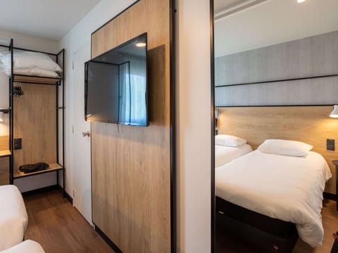 Standard Room, 2 Twin Beds | Premium bedding, in-room safe, desk, soundproofing