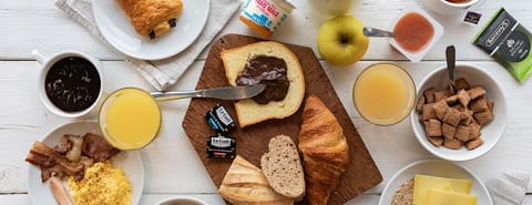 Daily full breakfast (EUR 11.5 per person)