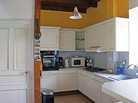 Cabinetry, Room, Countertop, Kitchen, Property, Furniture, House, Kitchen Stove, Building, Interior Design