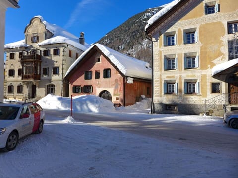 Snow, Winter, Property, Town, Neighbourhood, Home, Building, House, Residential Area, Vehicle