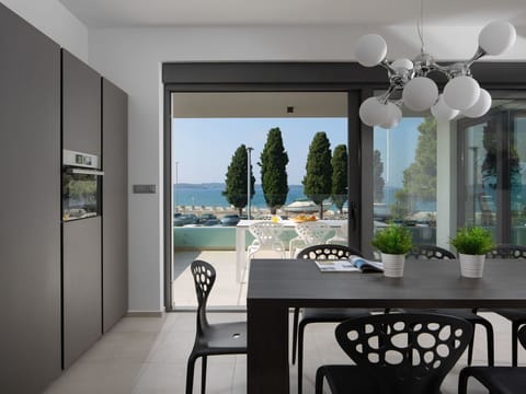 Room, Property, Interior Design, Building, Furniture, Ceiling, House, Dining Room, Home, Table