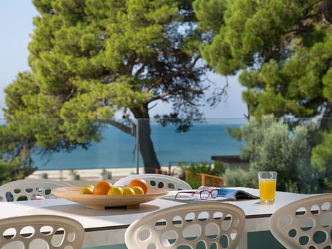 Property, Table, Yellow, Vacation, Tree, Real Estate, Restaurant, Room, Furniture, House