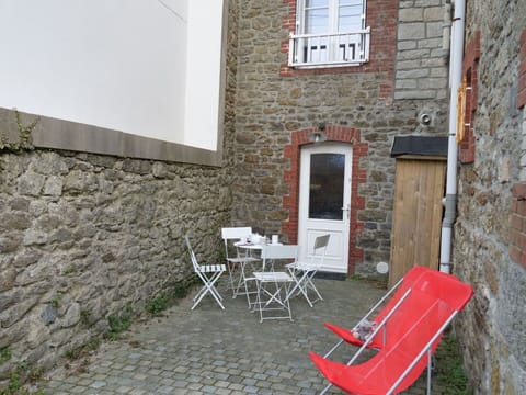 Property, Red, Wall, Building, Room, House, Chair, Brick, Furniture, Architecture