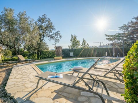 Water, Plant, Sky, Property, Swimming Pool, Tree, Body Of Water, Grass, Leisure, Shade