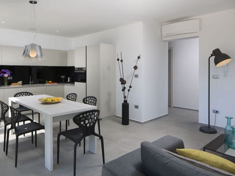Room, Furniture, Interior Design, Property, Floor, Building, Ceiling, Living Room, Table, Wall