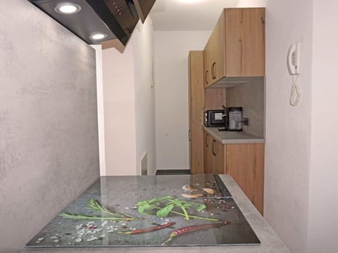 Cabinetry, Wood, Building, Flooring, Interior Design, Floor, Wall, Hardwood, Kitchen, Home Appliance