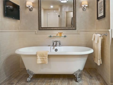 Grand King- Adults Only | Deep soaking bathtub