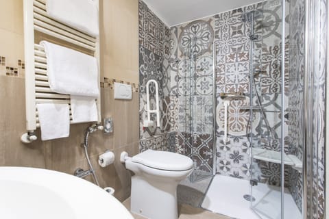 Standard Room, 1 King Bed, Accessible Bathtub | Bathroom | Shower, designer toiletries, hair dryer, bidet