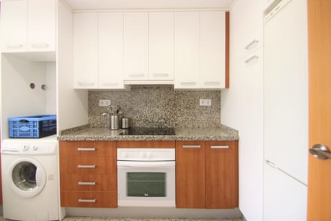 Apartment, 2 Bedrooms, Terrace | Private kitchen | Full-size fridge, microwave, oven, stovetop