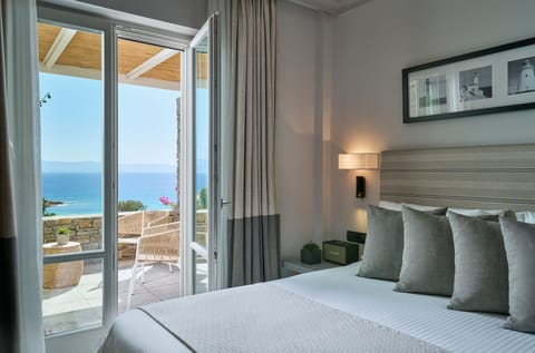 Deluxe Room, Sea View | Beach/ocean view