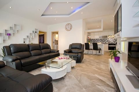 Apartment, 2 Bedrooms, Balcony, Sea View | Living area | Flat-screen TV