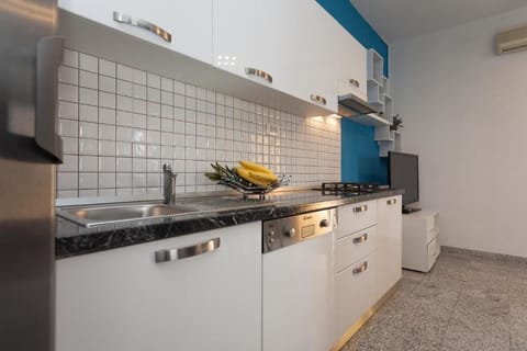 Comfort Apartment, 2 Bedrooms | Private kitchen | Fridge, coffee/tea maker, electric kettle