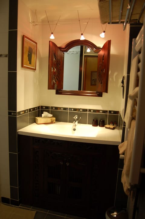 Double Room (Afrika) | Bathroom sink