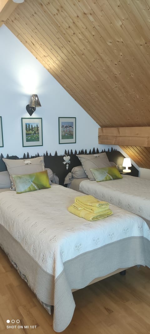 Double or Twin Room | 1 bedroom, premium bedding, Select Comfort beds, laptop workspace