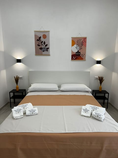 Double Room, Private Bathroom | Premium bedding, minibar, in-room safe, desk